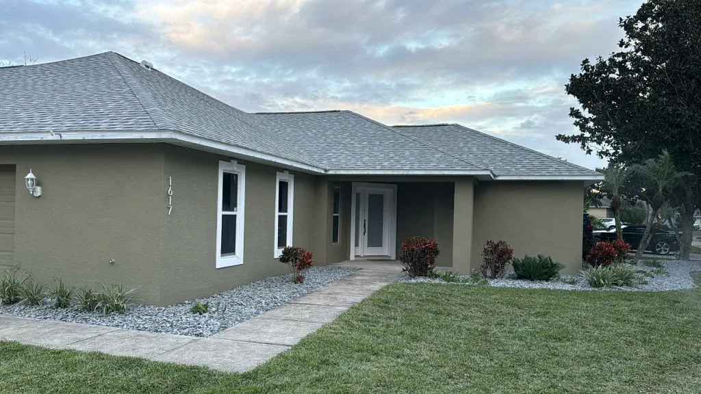Low-maintenance rock landscape around a Florida home